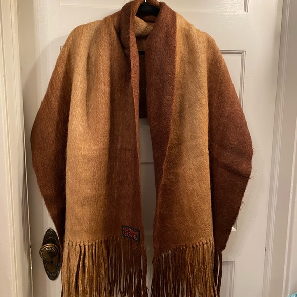 Brown ombré wool shrug scarf - Picture 3 of 5
